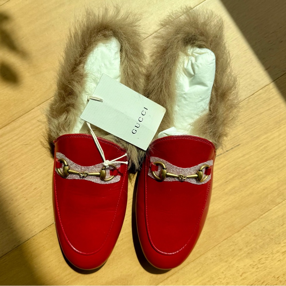 Gucci Red Leather Flats with Brown Lamb Fur and Gold Hardware